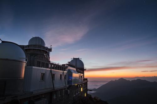 Aux-premières-lueurs